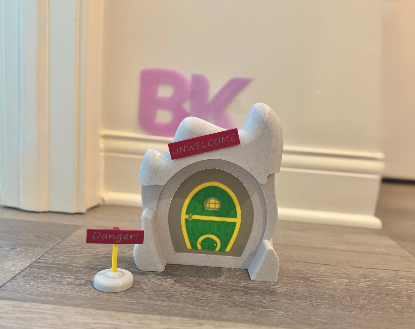 3D Printed Grinch & Max Brick-Style Lair Set – Complete Christmas Display