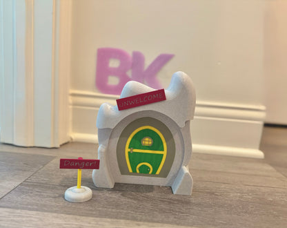 3D Printed Grinch & Max Brick-Style Lair Set – Complete Christmas Display